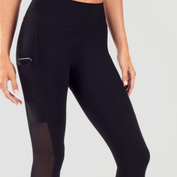 Mila High-Waisted Pocket Capri Fabletics - Picture 1 of 5
